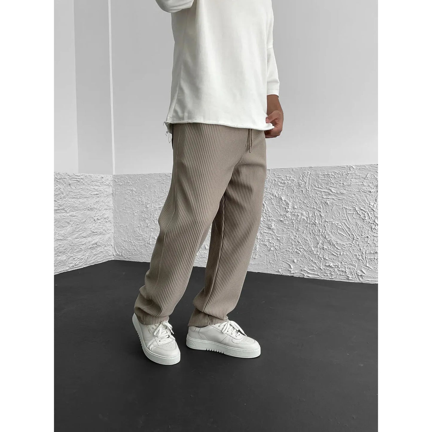 Men’s Casual Relaxed-Fit Pants | Lightweight & Versatile | Effortless Style